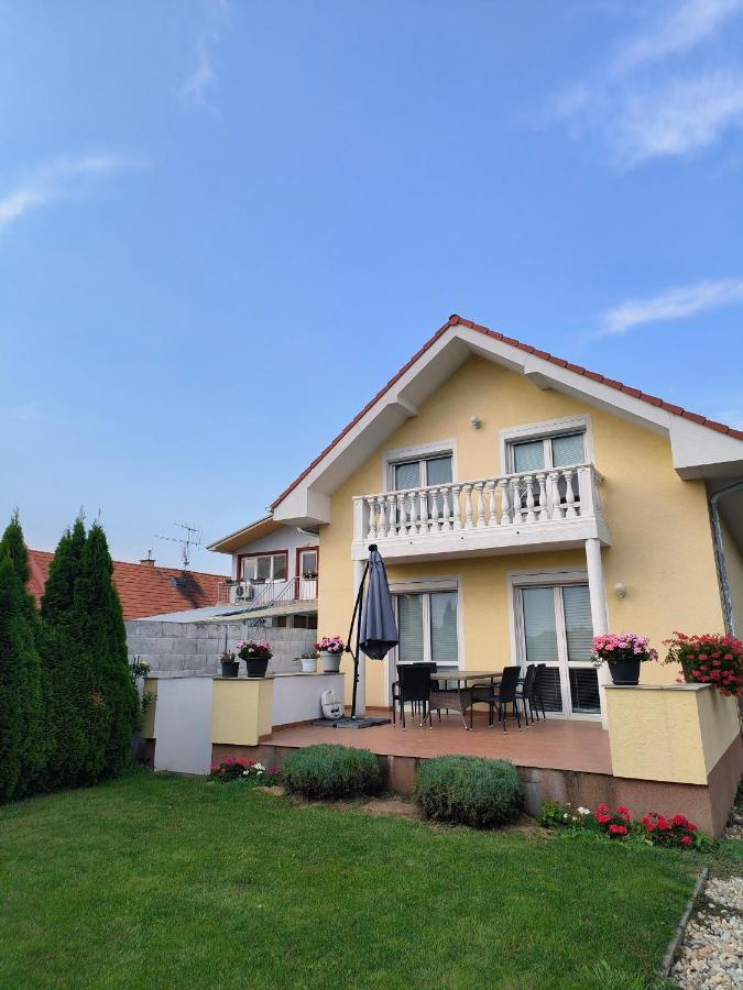 Modern & Cozy House With 3 Bed Rooms And Garden Bratislava Exterior photo